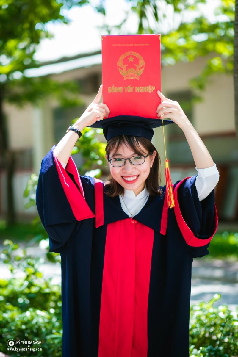 Áo tốt nghiệp trung học cơ sở C09